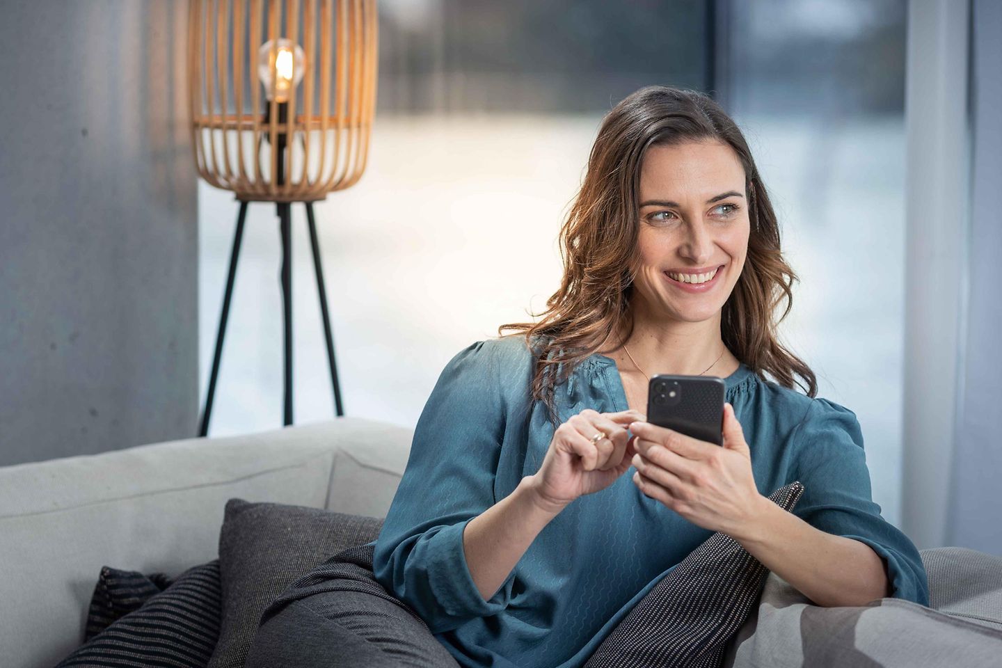 frau_smartphone_data